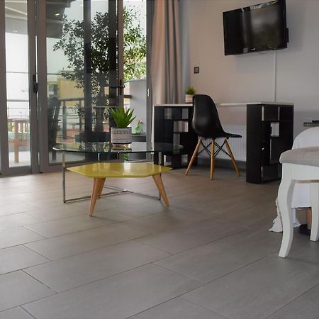 Stylish Boutique Loft With Private Balcony Apartment Athens Exterior photo